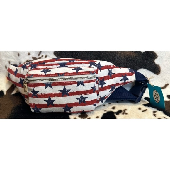 Mad Love Stripes and‎ Stars Canvas Zip Waist Belt Bag NWT - Picture 1 of 6